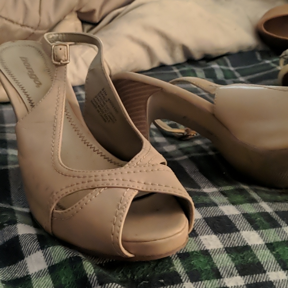 Cream colored Bongo heels - Picture 2 of 2